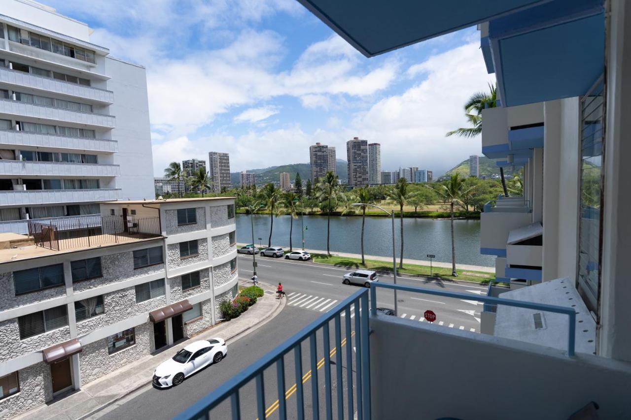 Holiday Surf Hotel Honolulu Exterior photo