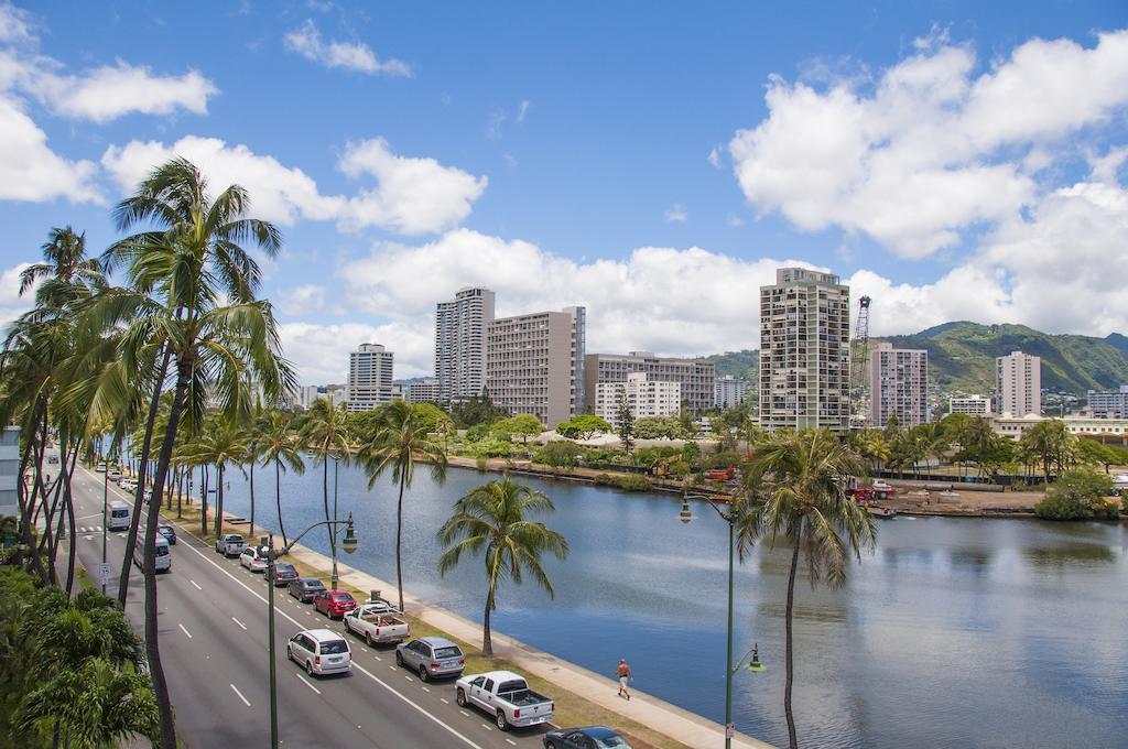 Holiday Surf Hotel Honolulu Exterior photo